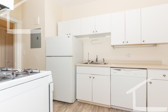 14 Alton Place unit 5, Brookline, MA 02446 - photo 5