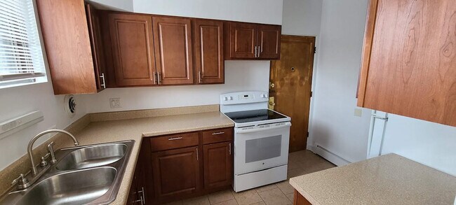 1348 W Chase Ave unit GARDEN, Chicago, IL 60626 - photo 3