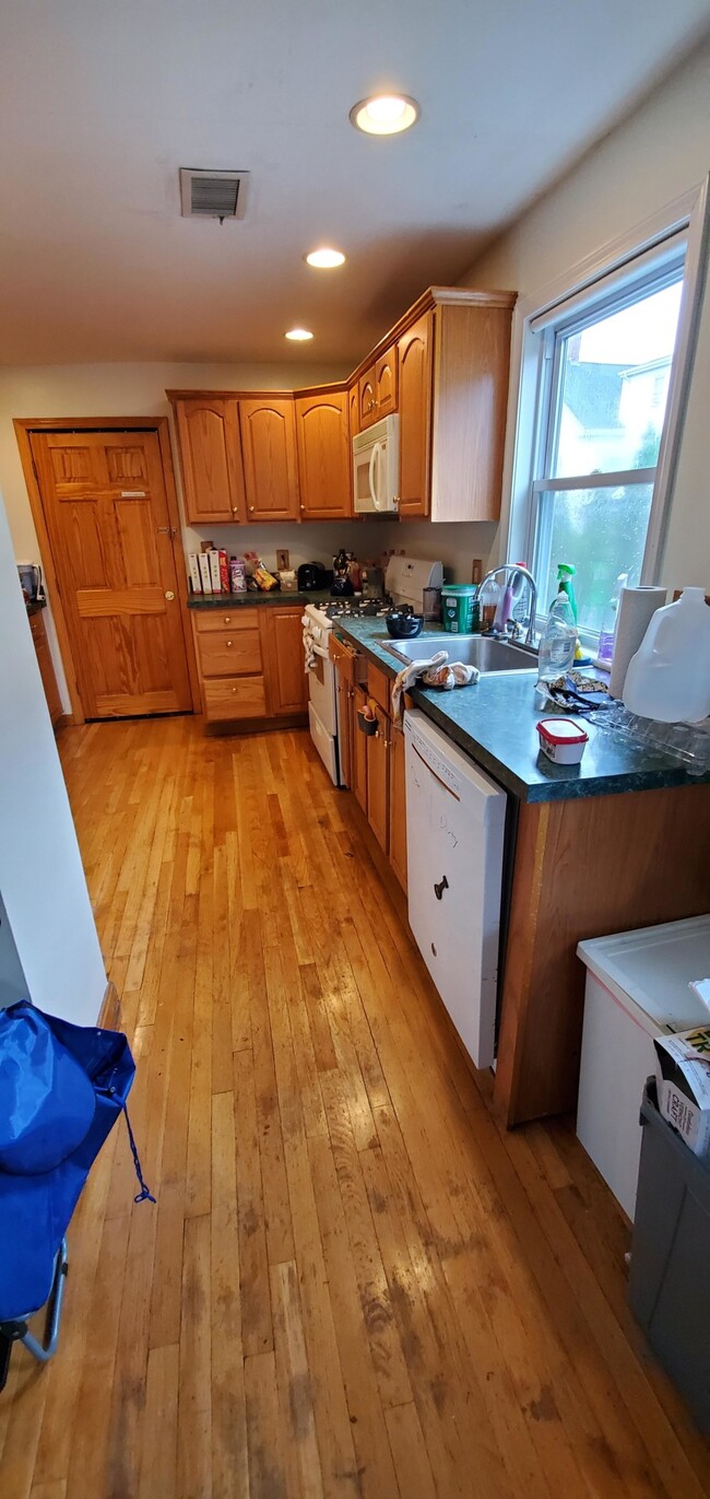 14 Underwood Park, Waltham, MA 02453