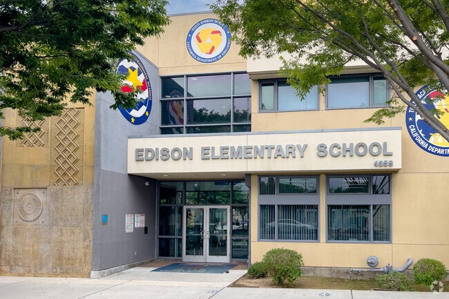 Thomas Edison Elementary School Entrance