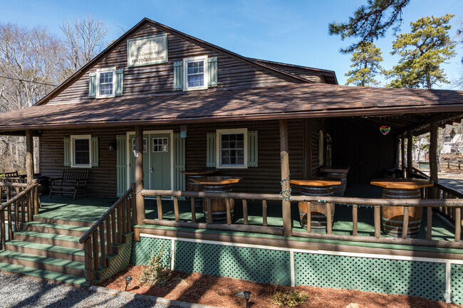 Pine Lake Park Cabin serves as a versatile rental venue ideal for various events such as weddings, baby showers, bridal showers, children's parties, and birthdays