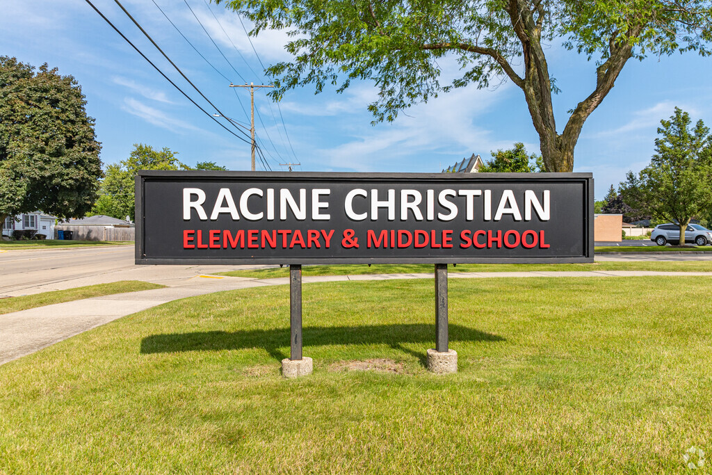 Racine Christian School offers private, Christian education in Racine's Manree Park.