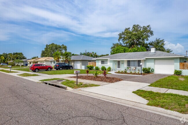 Ranch-Style homes are one of the most common style homes in Seminole neighborhood.