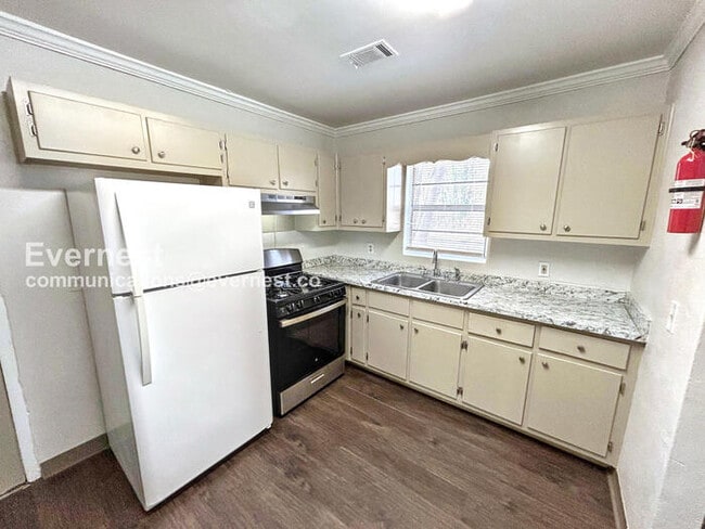 431 Annie St, Scottdale, GA 30079 - photo 2