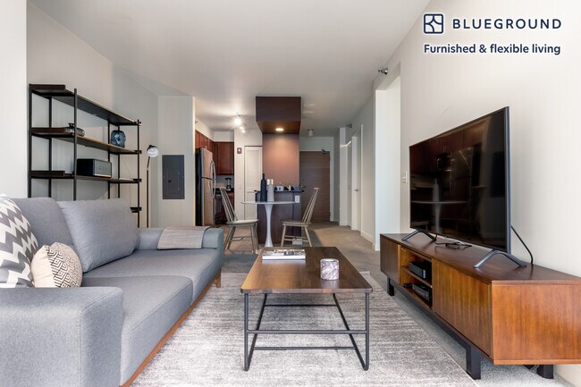 210 N Wells St unit FL19-ID281, Chicago, IL 60606 - photo 2