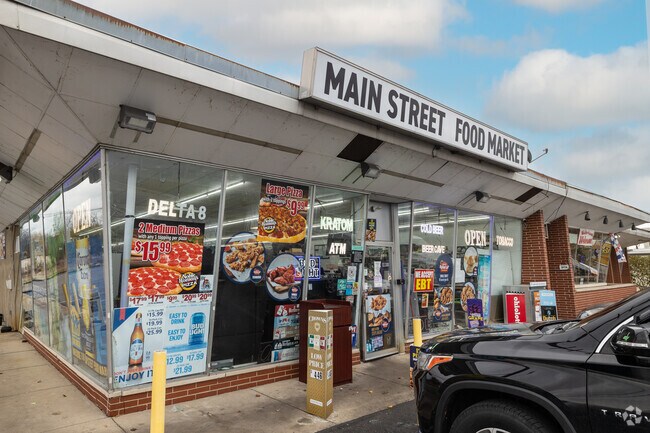 Shoppers in Trotwood have Main Street Food Market right in the heart of town.