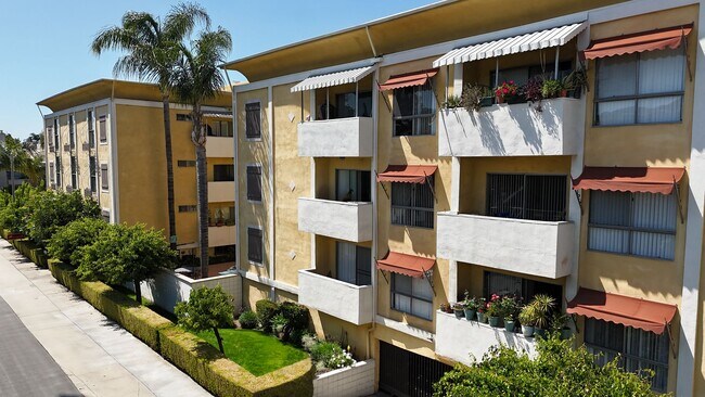 Margate Apartments, Encino, CA 91316 - photo 2