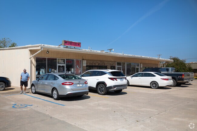 Louis’ Rose Hill Café is known for comfort food and small-town charm.