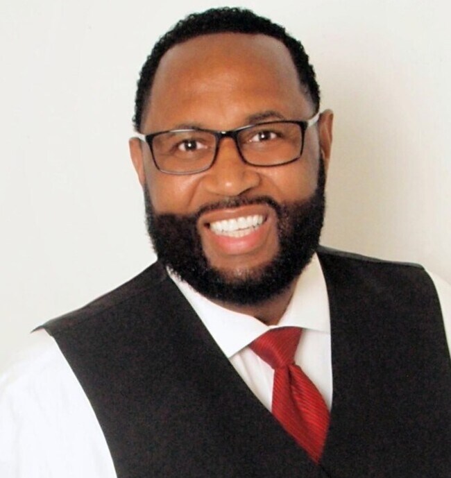 Elton Davis, Jr.