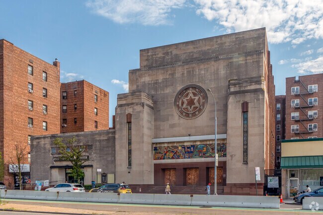 Parents can also enroll in private schools including the Jewish Institute of Queens.