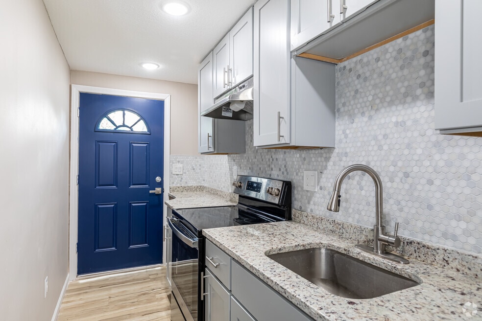 Orchard Acres Apartments 0.1 mile from Campus, Storrs, CT 06268 - photo 1