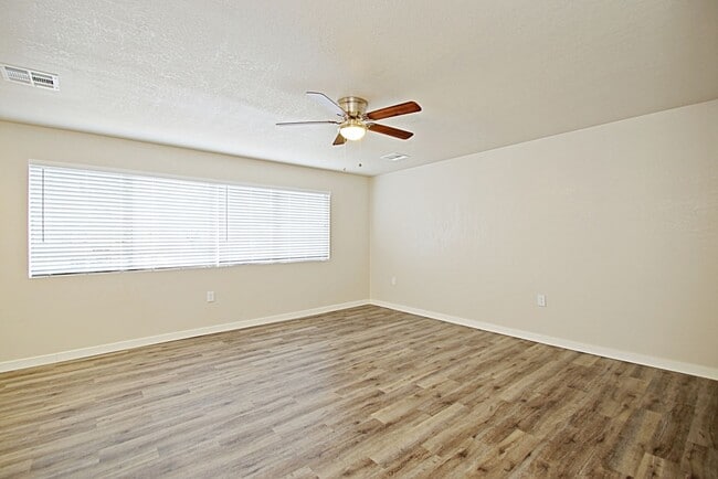 Palm Desert Apartments, Phoenix, AZ 85051 - photo 4