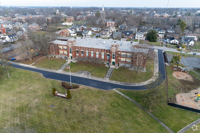 The student population of Garth Elementary School is 363 and the school serves K-5.