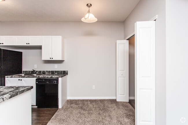 1BR, 1BA - 680 SF