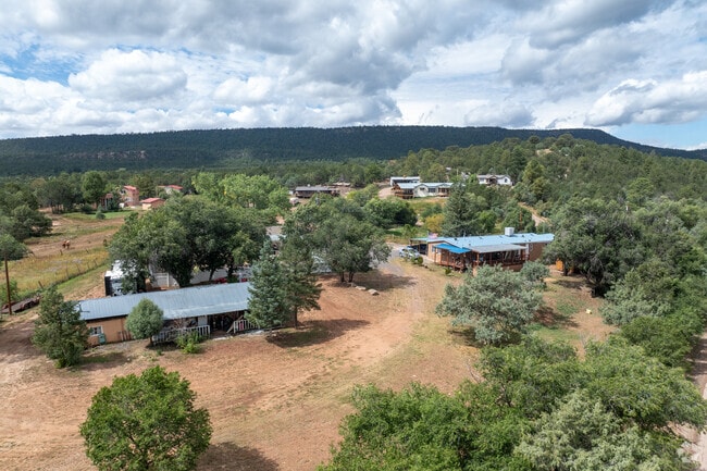 Some properties in La Cueva lack fences, and locals know their property boundaries.