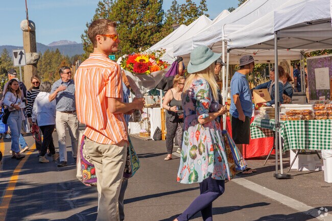 Shopping in the late summer sunshine at the NW Crossing Farmers Market in Bend.