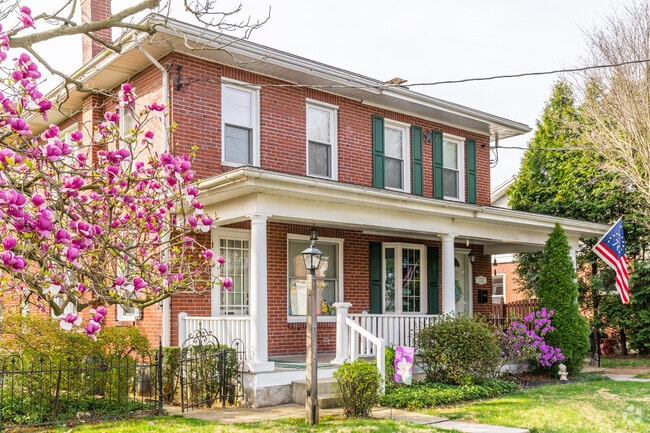 There Are Attached Twin Homes in Kenhorst