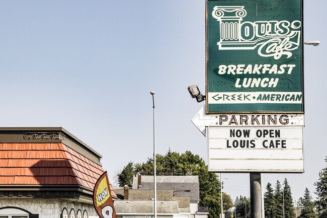 Original Louis’ Café offers breakfast and lunch with Greek specialties in Allouez-Itasca.