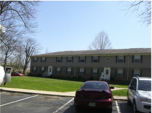 Lakeside Apartments at Walnut Hills