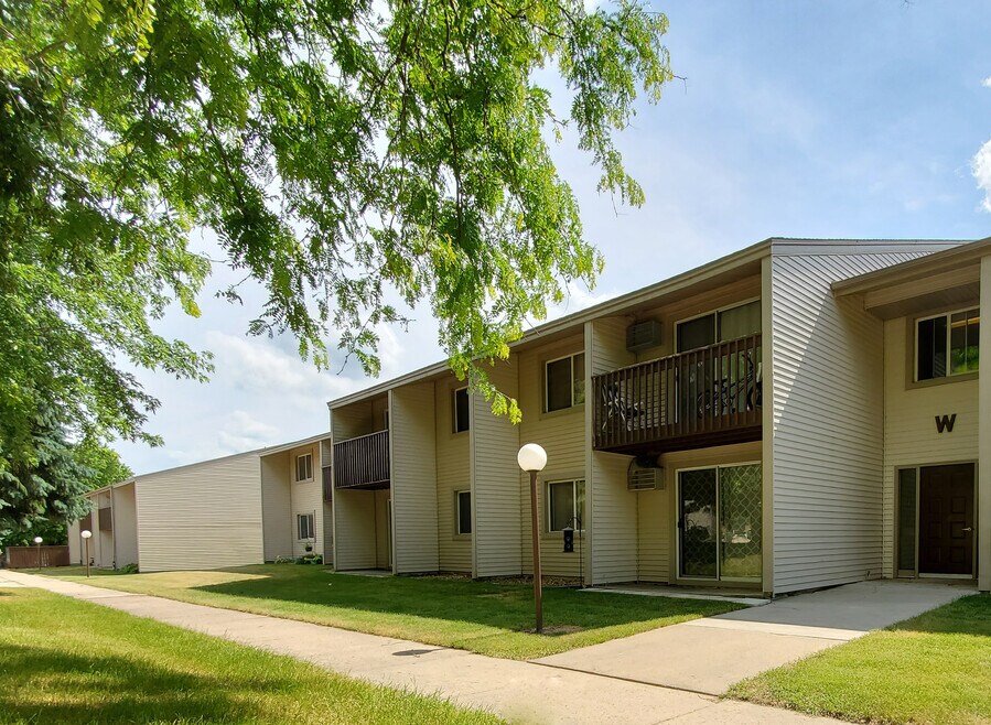 LINDERHOF PARK APARTMENTS, New Ulm, MN 56073 - photo 1