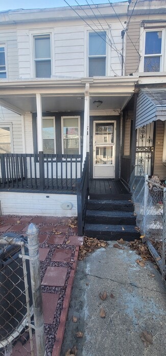 53 Race St, Trenton, NJ 08638