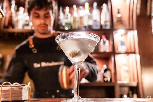 For some Rancho Park nightlife, head to The Wellesbourne for a well crafted cocktail.