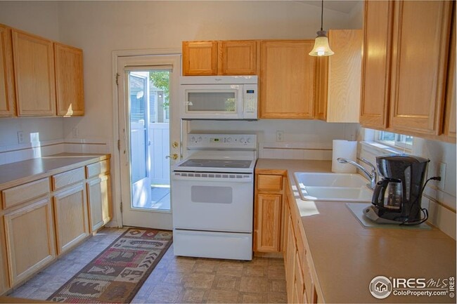 1371 Saginaw Pointe Dr, Windsor, CO 80550 - photo 5