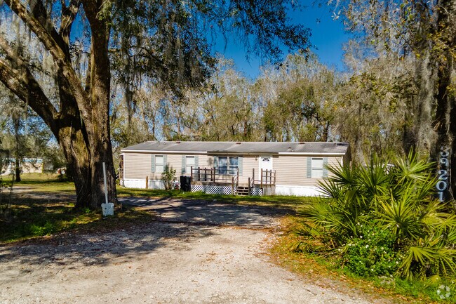 Neighborhood home located in the Crystal Springs, FL.