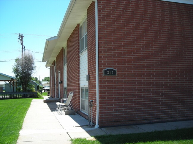 314 W Philip Ave unit 3, North Platte, NE 69101 - photo 2