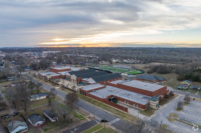 Jackson-Olin High School is a great place to learn for kids in Ensley Highlands.