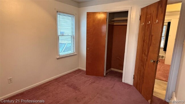 1403 E Maxlow Ave, Hazel Park, MI 48030 - photo 5