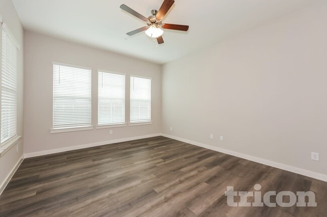 317 Lincoln Cir, Saginaw, TX 76179 - photo 2