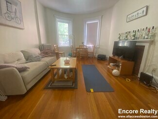 1786 Beacon St Unit 1A, Brookline, MA 02445