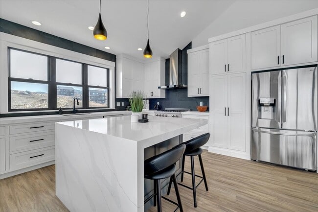 1237 Sculpin Loop, Garden City, UT 84028 - photo 2