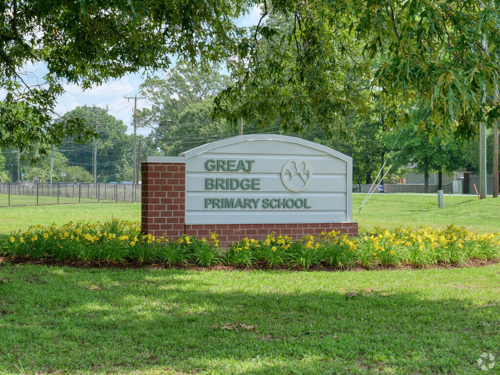 Welcome to the Great Bridge Primary School in the Great Bridge neighborhood in Virginia.
