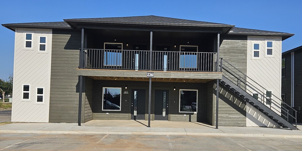 2361 N Thompkins Ave unit 503, Bethany, OK 73008 - photo 1