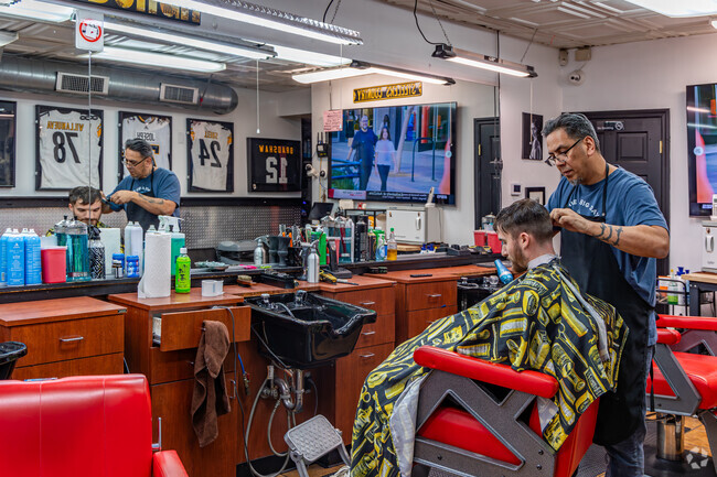 South Side Slopes always looks good so they come to South Side Barber Shop in the Flats.