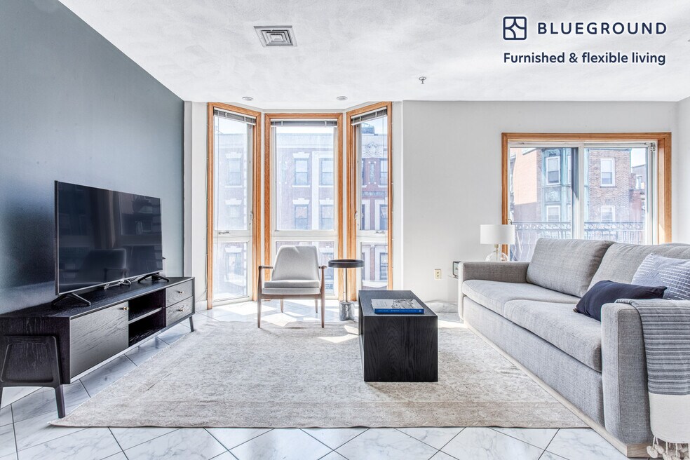 237 Hanover St unit FL4-ID420, Boston, MA 02113 - photo 1