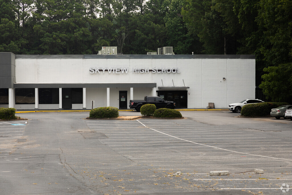 Main entrance to Skyview High School in College Park, College Park GA