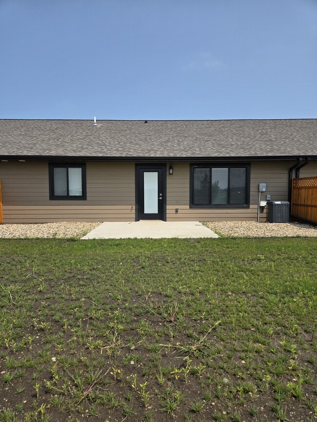 1407 W 20th Ave, Mitchell, SD 57301 - photo 3
