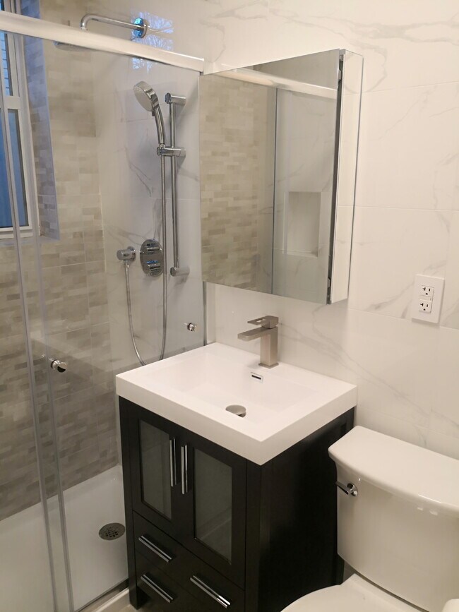 2551 14th St Unit . 2R, Astoria, NY 11102