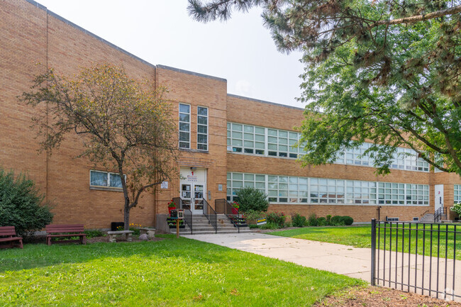 Hale Elementary School has a student-teacher ratio of 15 to 1.