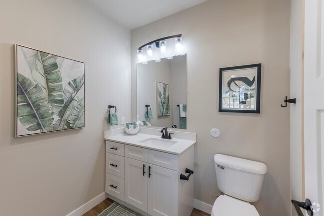 2BR, 2BA - 1,092SF - Primary Bathroom