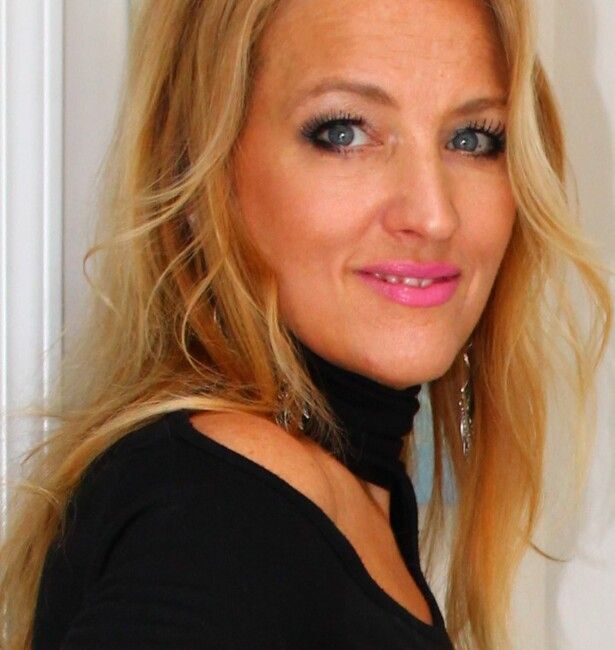 CARLA LANEY