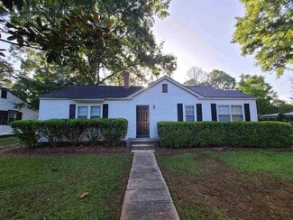 406 Chamlee Dr, Fort Valley, GA 31030