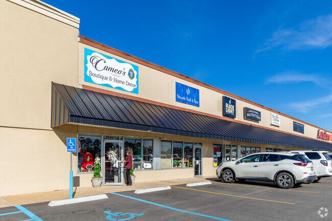 Cameo's Boutique & Home Decor provides locals a place to shop for gifts near Hickory Hills.