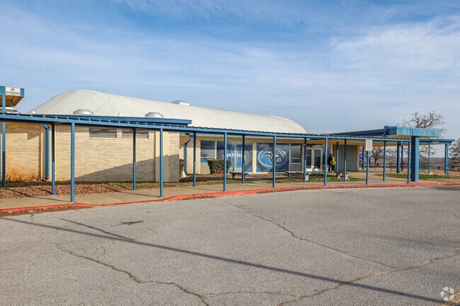 Russell Babb Elementary School has earned a B grade on Niche.