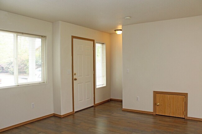 1971 SE 122nd Ave unit 2, Portland, OR 97233 - photo 4