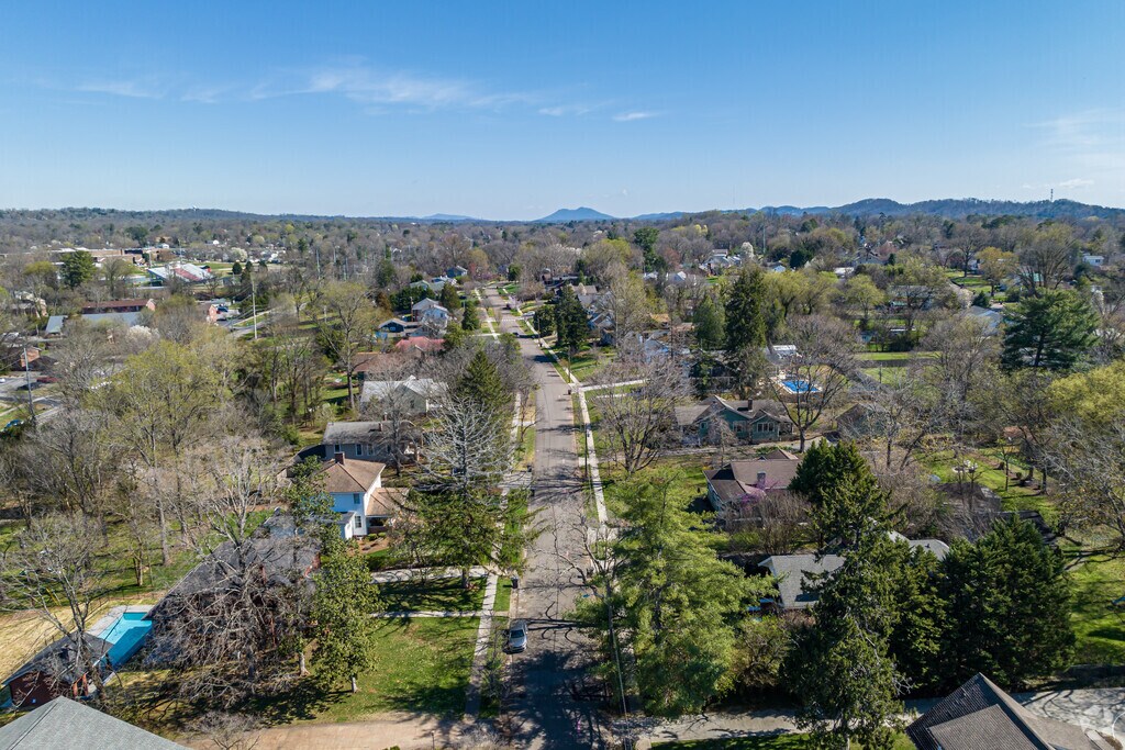 About Historic Gibbs Drive Schools, Demographics, Things to Do