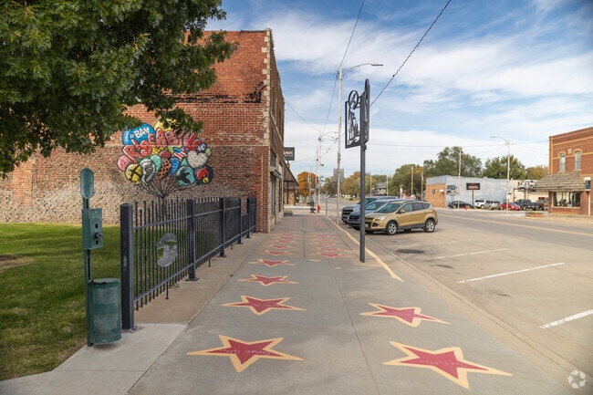 A local fundraiser, “The Stars of Hoisington” event shines a spotlight on local community members.